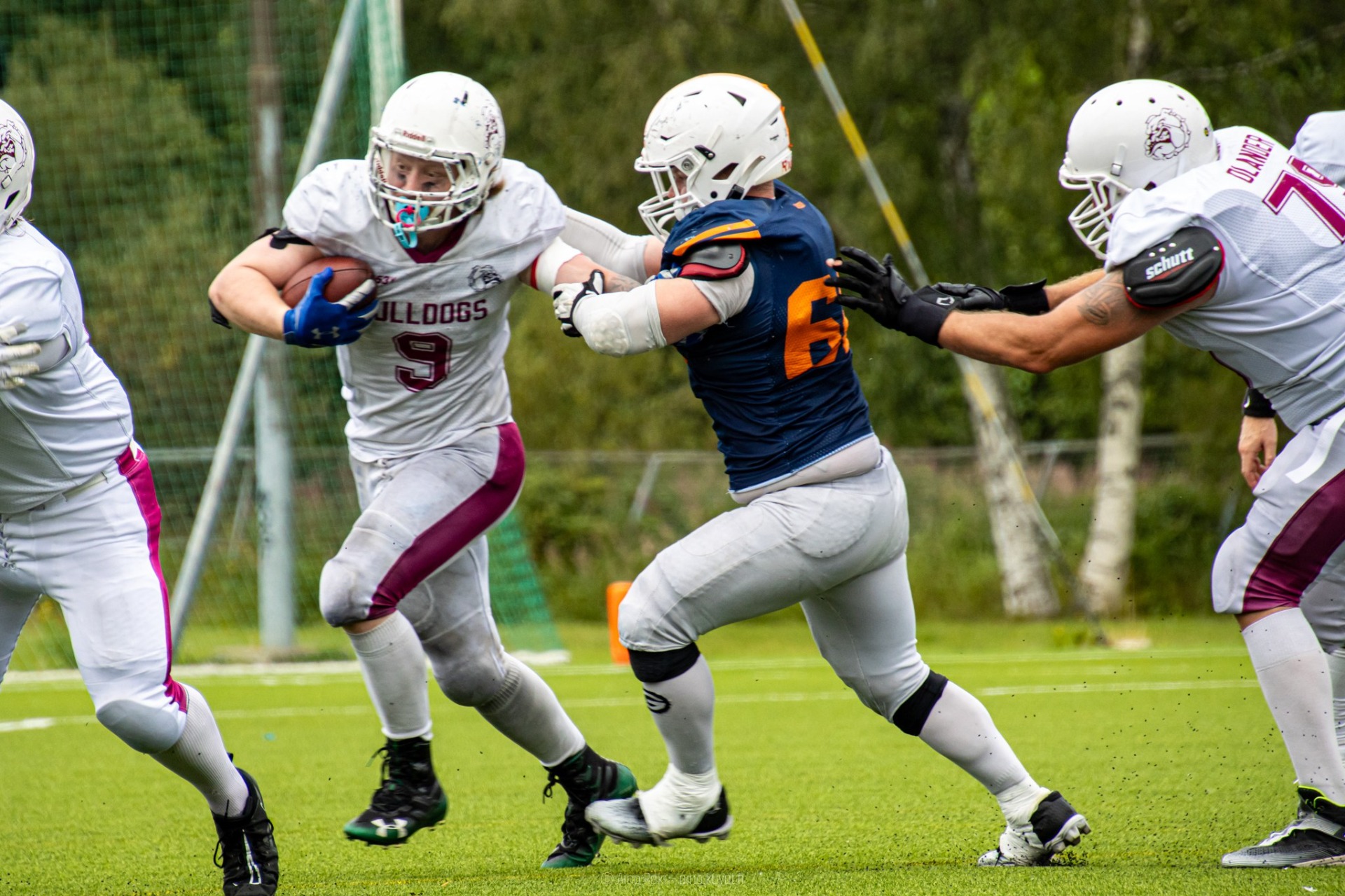 Väkivahva Arttu Partanen (#9) juoksi sunnuntaina 56 jaardin verran. Kuva: Aino Raki 